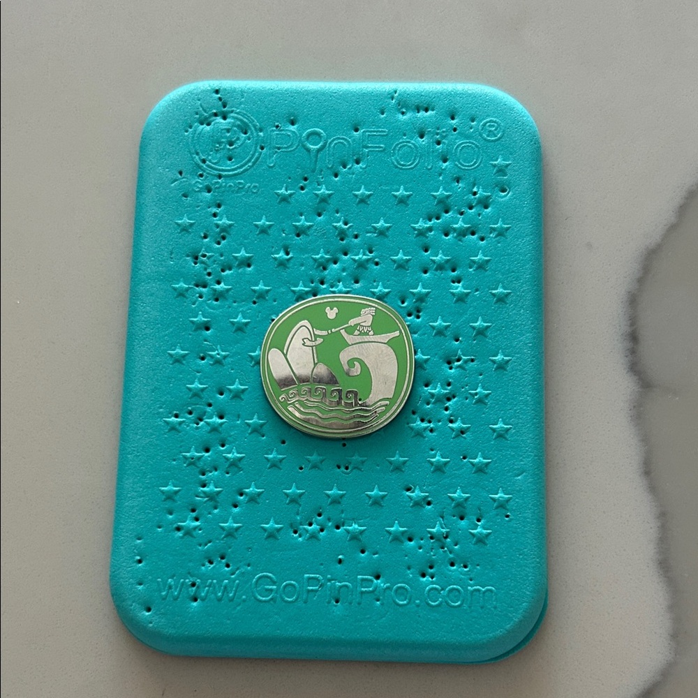 5/$30 Disney 2018 Hidden Mickey Maui tattoo pin